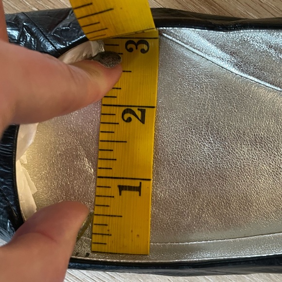 Dolce & Gabbana Black Crinkled Leather Flats - 38.5 - Picture 10 of 10